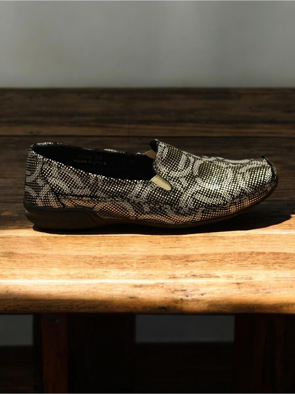 bernie mev. Black Metallic Patterened Slip-On Size 8